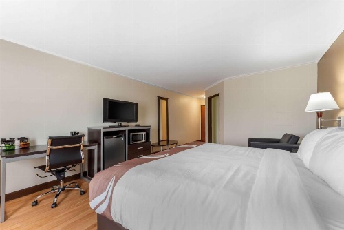 Quality Inn image 12