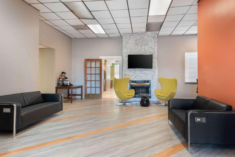 Quality Inn Image 6