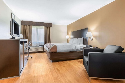 Quality Inn image 8